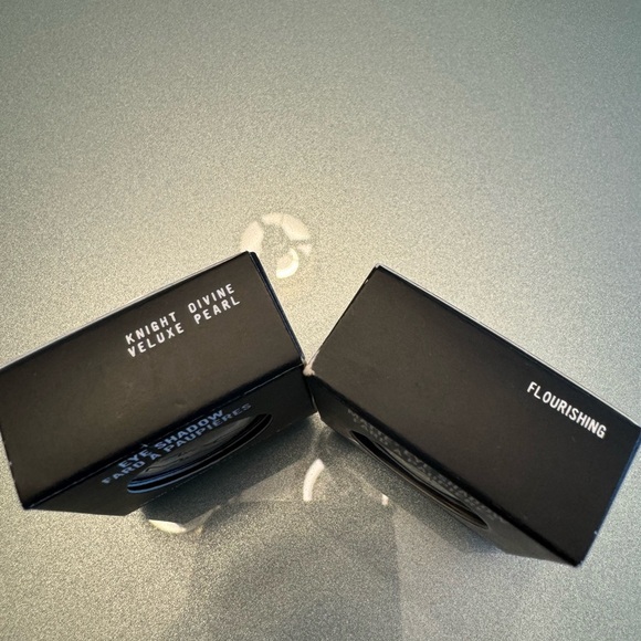 MAC Eye Shadow Duo - Color Flourishing & Knight Divine Veluxe Pearl - Brand New - Picture 6 of 7